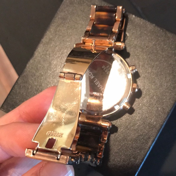 Michael Kors Tortoise Shell Rose Gold Watch - Picture 3 of 3